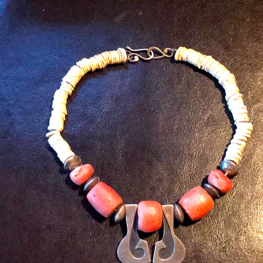 Vintage.. One of a kind artisan necklace🌺